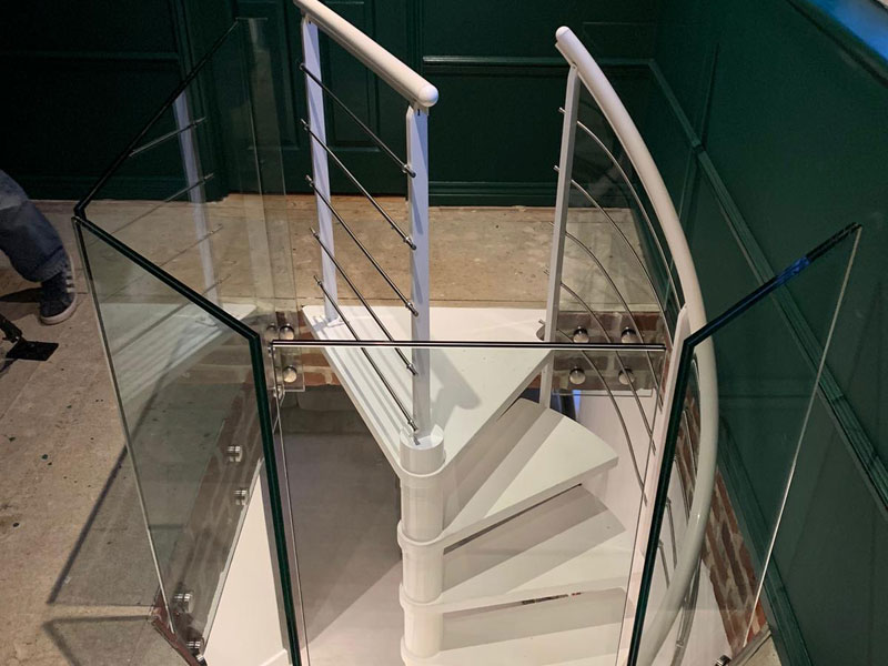 Interior balustrade with 8mm floated glass