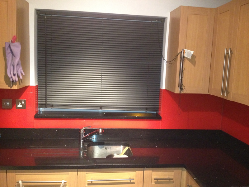 Glass splashback with a granite surface