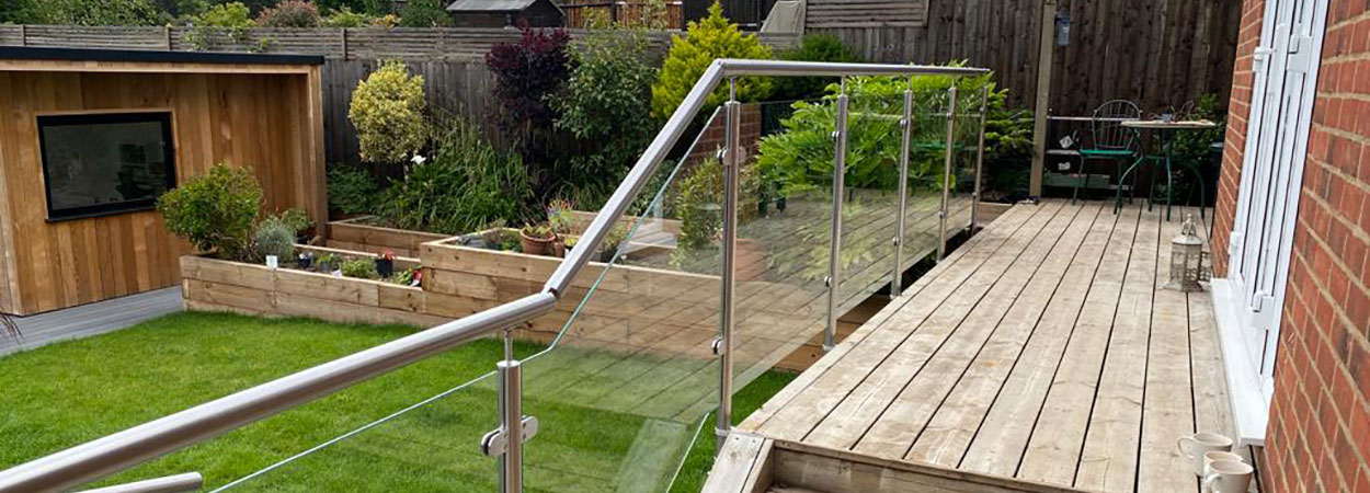 Glass balustrade garden